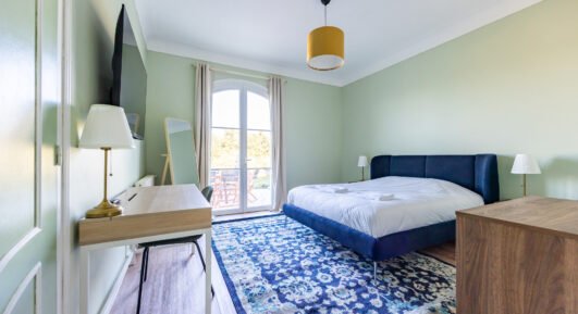 Quels équipements rendent une maison de tourisme attractive pour les groupes ?