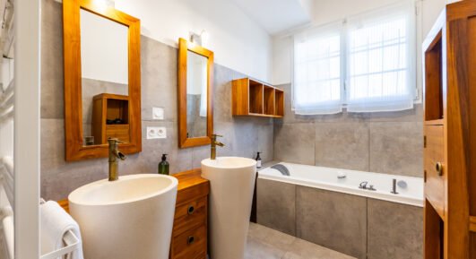 Comment meubler une grande maison pour la location saisonnière ?