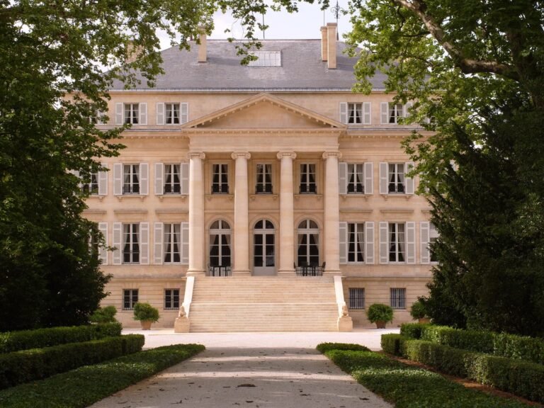 Lire la suite à propos de l’article Le Médoc : entre océan, vignobles et art de vivre