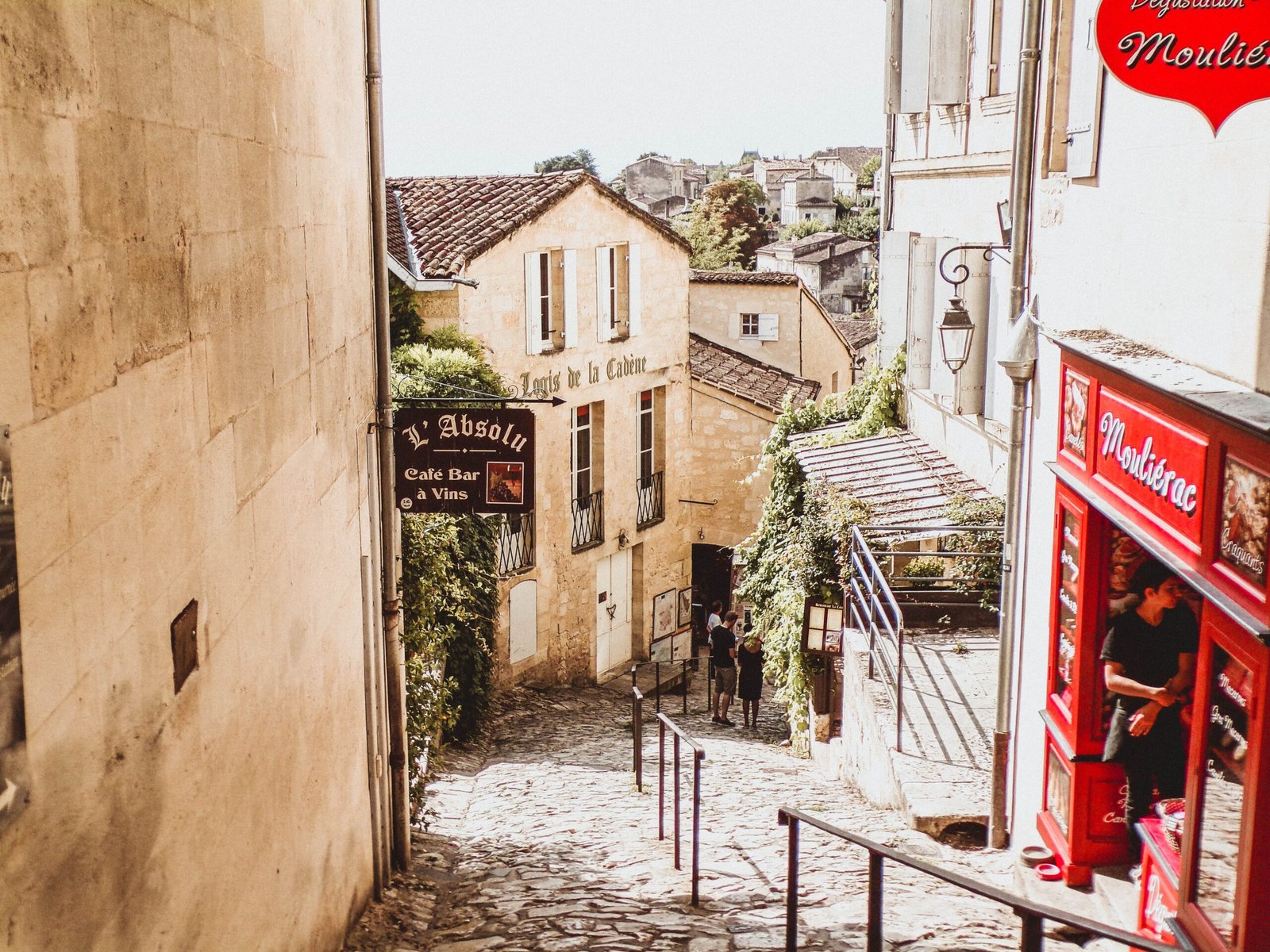 You are currently viewing Saint-Émilion : un village d’exception entre patrimoine, vin et art de vivre