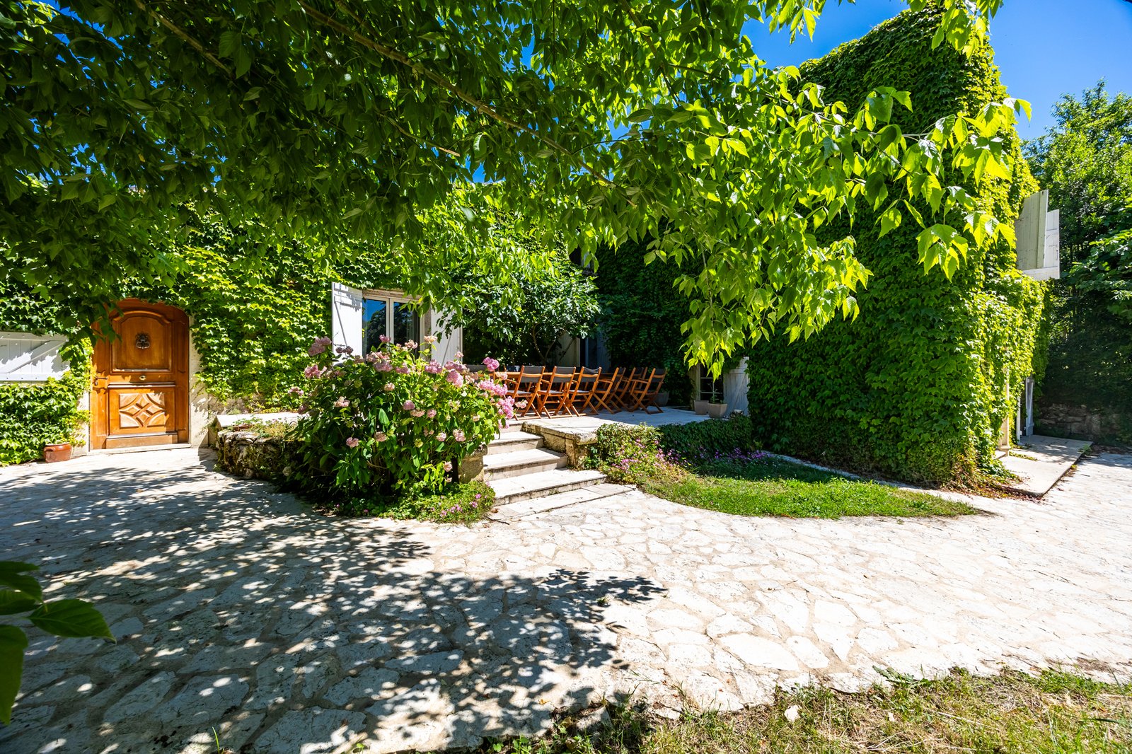 Lire la suite à propos de l’article Maison avec piscine loin de Bordeaux : organiser une gestion locale