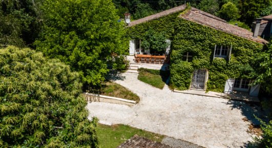 Hôtel ou grande maison pour un séjour en groupe