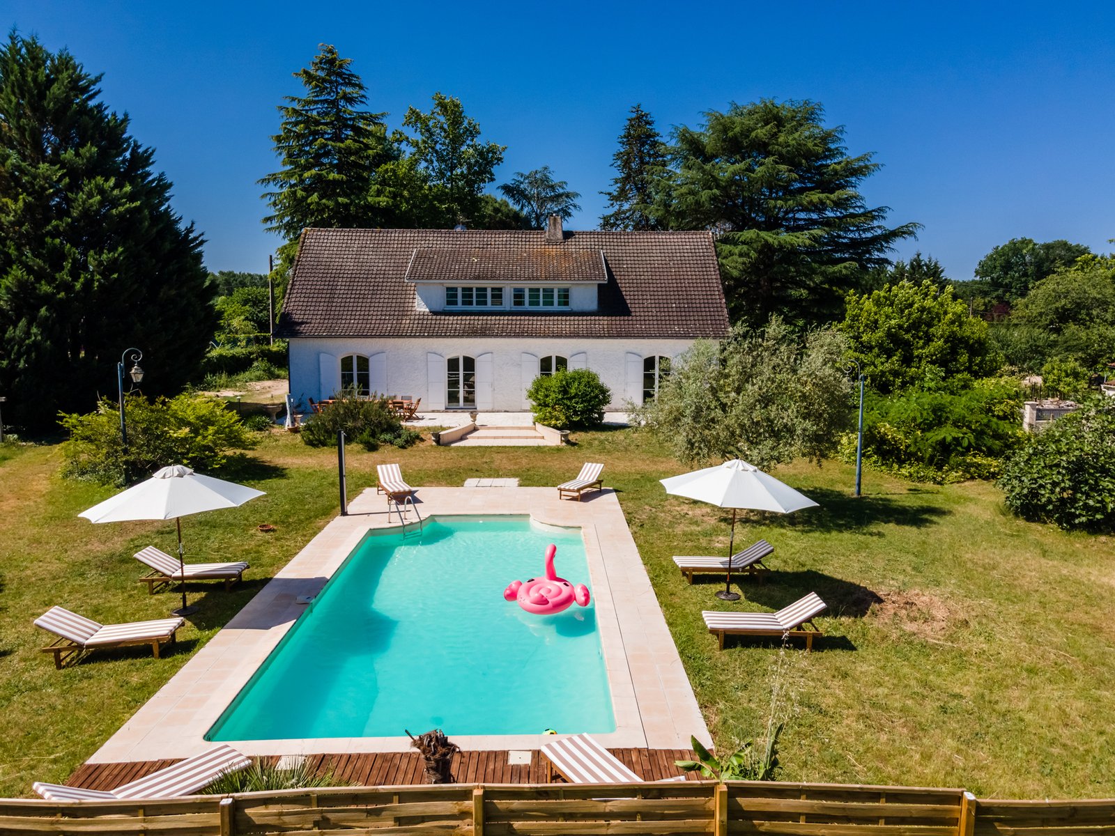 Lire la suite à propos de l’article Choisir une conciergerie pour une grande maison avec piscine