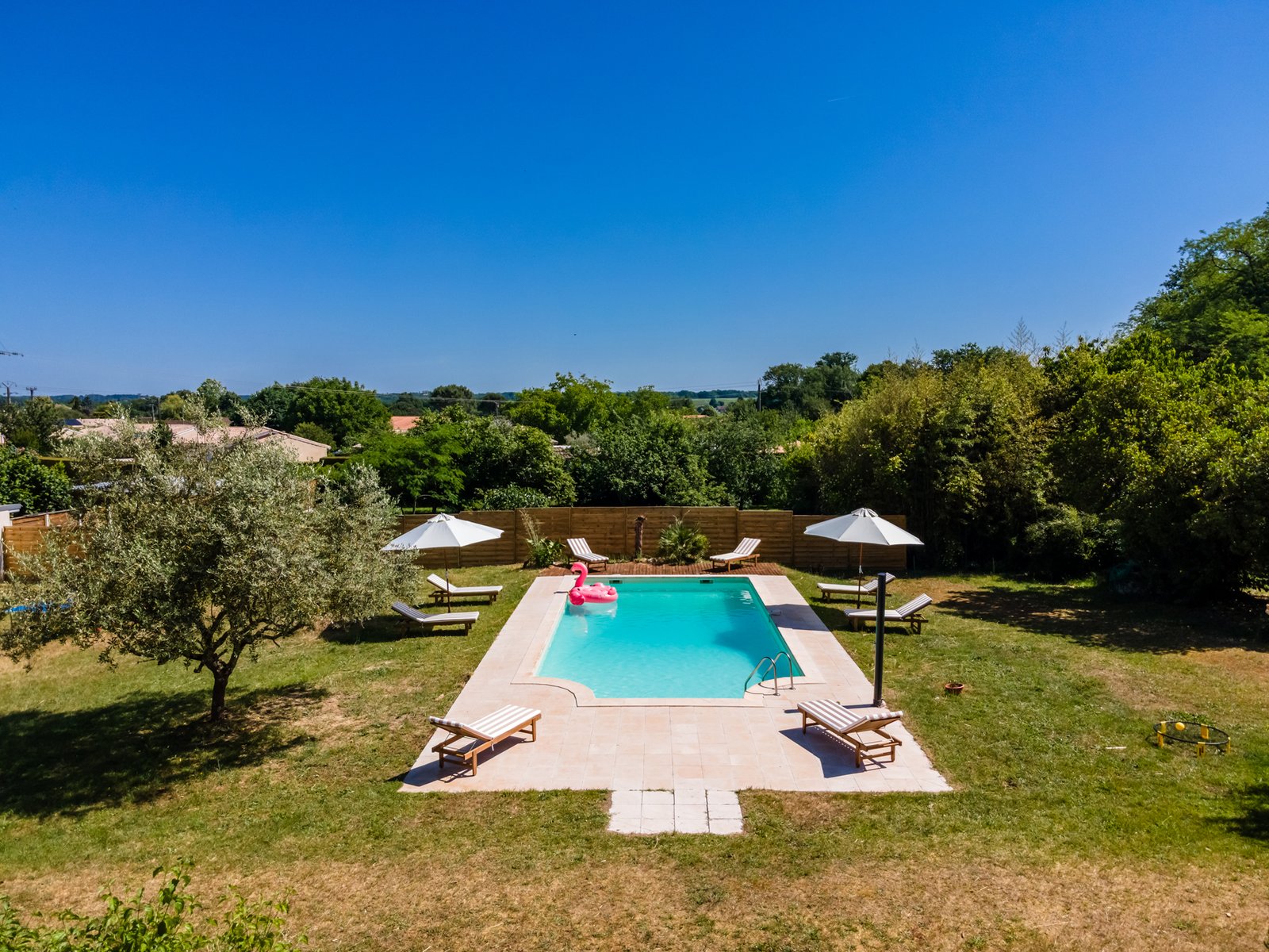 Lire la suite à propos de l’article Pourquoi investir dans une maison avec piscine en Gironde ?