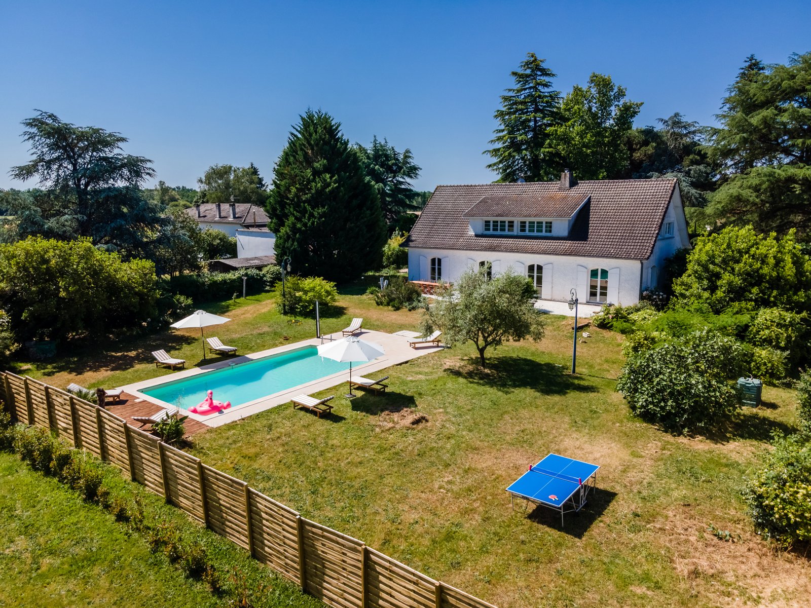 You are currently viewing Confier une maison de campagne avec piscine à une conciergerie en Gironde